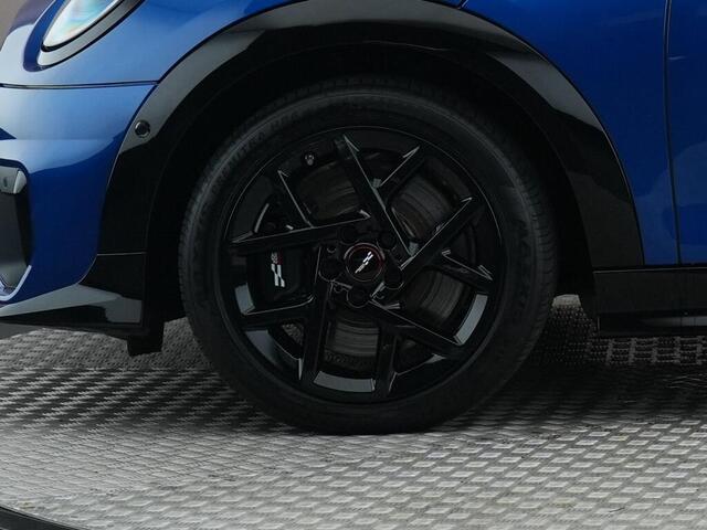 Mini COOPER 3-Deurs 1.5 C John Cooper Works | Pakket M | Panoramadak | Getint glas |