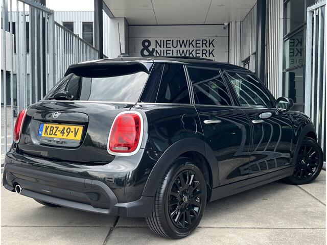 Mini COOPER 5-Deurs 1.5 Classic | SCHUIF/KANTELDAK | HEAD-UP DISPLAY | HARMAN/KARDON | CAMERA | CARPLAY/ANDROID | NAVI | STOELVERWARMING | PDC V+A | LMV | KEYLESS | CRUISE CONTROL | CLIMATE CONTROL | LED | DAB