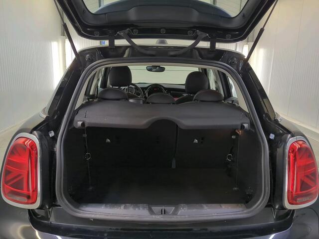 Mini COOPER 5-Deurs 1.5 Camden Edition