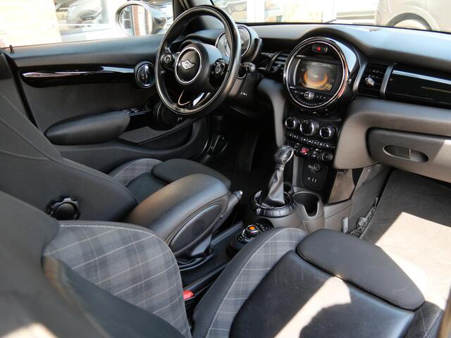 Mini COOPER 5-Deurs 1.5 Chili Serious Business