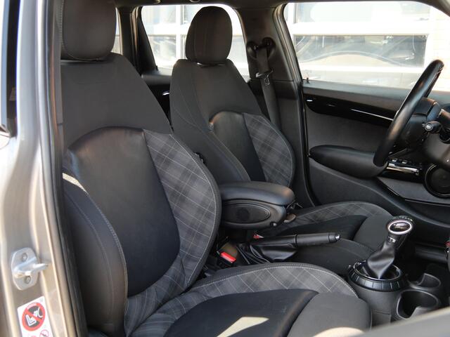 Mini COOPER 5-Deurs 1.5 Chili Serious Business