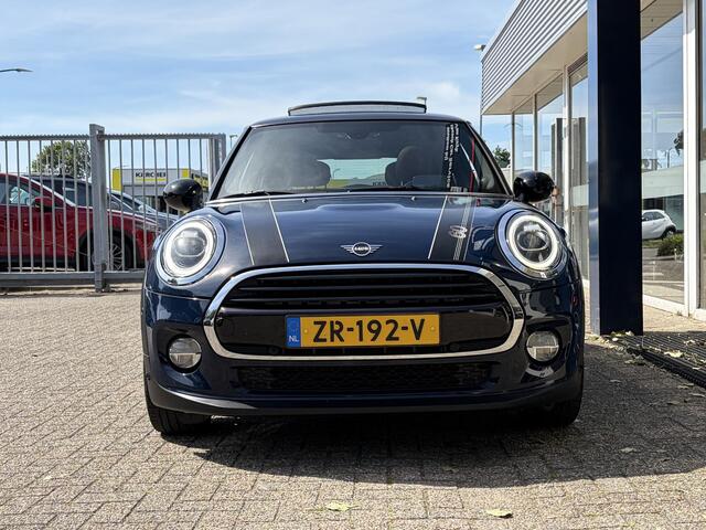 Mini COOPER 3-Deurs 1.5 60 Years Edition / Automaat / NL-Auto / Open-Panodak / Head-Up Display / Vol-Leder / Stoelverwarming / Cruise-Control / Apple-Carplay & Android-Auto / Draadloze-Telefoonlader / Climate-Control / Keyless / LED / PDC V+A / 17'' LMV / ENZ.