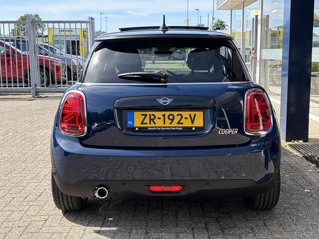 Mini COOPER 3-Deurs 1.5 60 Years Edition / Automaat / NL-Auto / Open-Panodak / Head-Up Display / Vol-Leder / Stoelverwarming / Cruise-Control / Apple-Carplay & Android-Auto / Draadloze-Telefoonlader / Climate-Control / Keyless / LED / PDC V+A / 17'' LMV / ENZ.