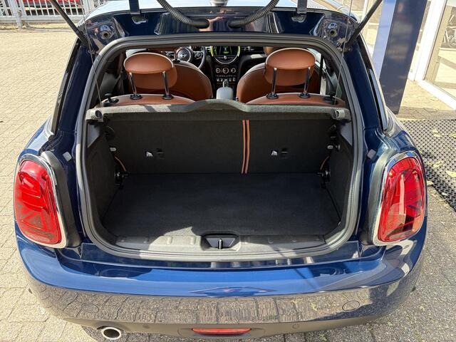 Mini COOPER 3-Deurs 1.5 60 Years Edition / Automaat / NL-Auto / Open-Panodak / Head-Up Display / Vol-Leder / Stoelverwarming / Cruise-Control / Apple-Carplay & Android-Auto / Draadloze-Telefoonlader / Climate-Control / Keyless / LED / PDC V+A / 17'' LMV / ENZ.