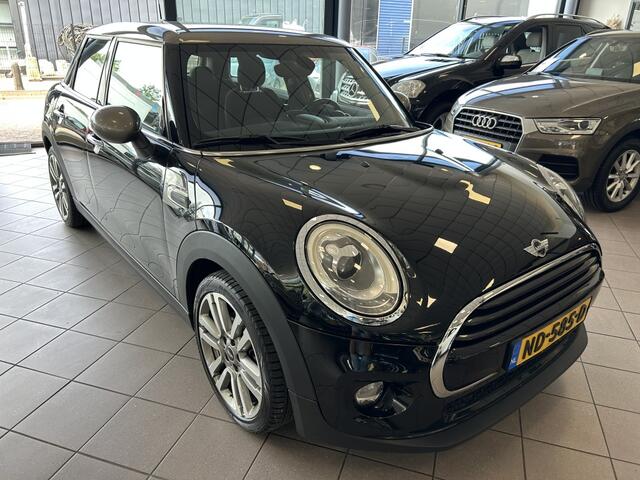 Mini COOPER 5-Deurs 1.5 5 DRS 75 DKM IN NW STAAT BJ 2017 !!!
