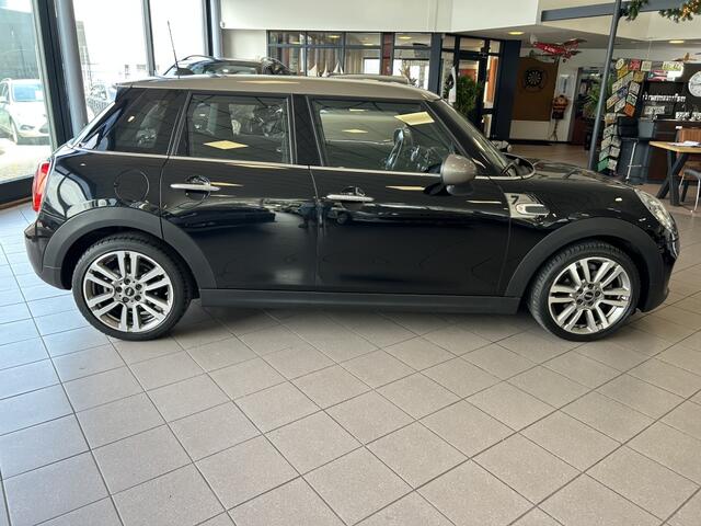 Mini COOPER 5-Deurs 1.5 5 DRS 75 DKM IN NW STAAT BJ 2017 !!!