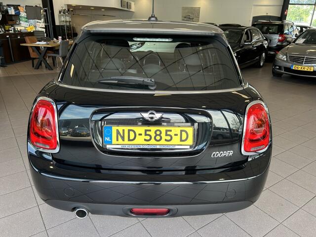 Mini COOPER 5-Deurs 1.5 5 DRS 75 DKM IN NW STAAT BJ 2017 !!!