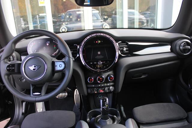 Mini COOPER 3-Deurs 1.5 136PK JOHN COOPER WORKS RESOLUTE ED. | AUTOMAAT | NAVIGATIE 8,8'' | DRAADLOOS APPLE CARPLAY | SFEERVERLICHTING | 17'' JCW VIJF DUBBELSPAAKS VELGEN IN GLOSS BLACK | JCW VOOR EN ACHTERBUMPER | JCW SPORTSTOELEN MET LEER/ALCATARA | JCW DORPEL INST