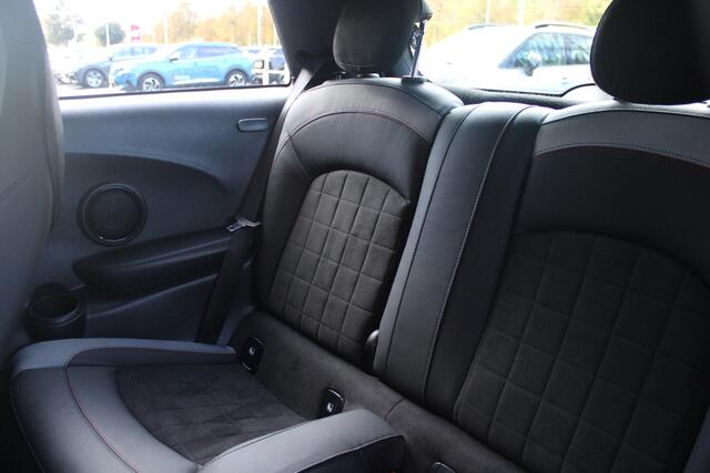 Mini COOPER 3-Deurs 1.5 136PK JOHN COOPER WORKS RESOLUTE ED. | AUTOMAAT | NAVIGATIE 8,8'' | DRAADLOOS APPLE CARPLAY | SFEERVERLICHTING | 17'' JCW VIJF DUBBELSPAAKS VELGEN IN GLOSS BLACK | JCW VOOR EN ACHTERBUMPER | JCW SPORTSTOELEN MET LEER/ALCATARA | JCW DORPEL INST