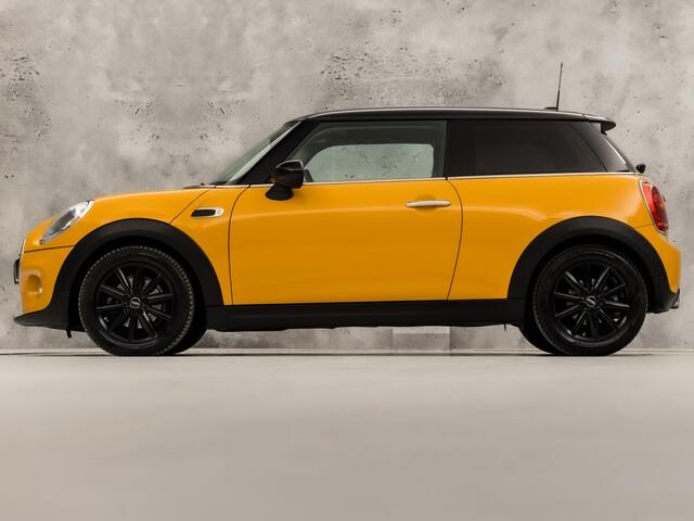 Mini COOPER 1.5 Cooper Sport (NAVIGATIE, STOELVERWARMING, GETINT GLAS, SPORTSTOELEN, CRUISE, NIEUWE APK, NIEUWSTAAT)