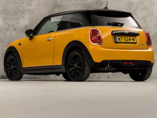 Mini COOPER 1.5 Cooper Sport (NAVIGATIE, STOELVERWARMING, GETINT GLAS, SPORTSTOELEN, CRUISE, NIEUWE APK, NIEUWSTAAT)