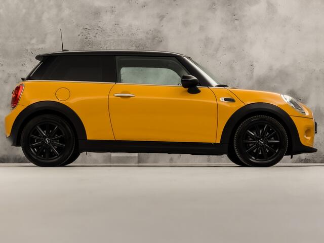 Mini COOPER 1.5 Cooper Sport (NAVIGATIE, STOELVERWARMING, GETINT GLAS, SPORTSTOELEN, CRUISE, NIEUWE APK, NIEUWSTAAT)