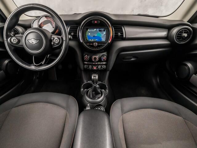 Mini COOPER 1.5 Cooper Sport (NAVIGATIE, STOELVERWARMING, GETINT GLAS, SPORTSTOELEN, CRUISE, NIEUWE APK, NIEUWSTAAT)
