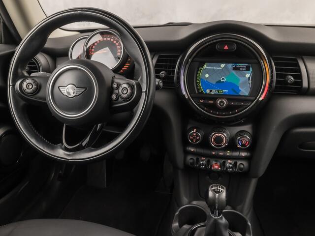 Mini COOPER 1.5 Cooper Sport (NAVIGATIE, STOELVERWARMING, GETINT GLAS, SPORTSTOELEN, CRUISE, NIEUWE APK, NIEUWSTAAT)