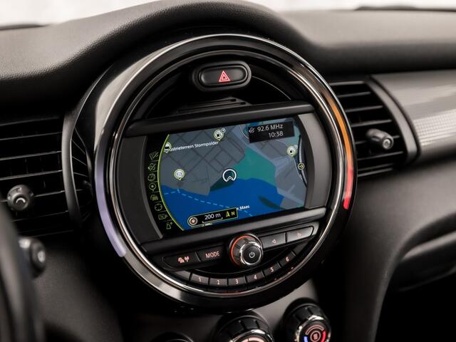 Mini COOPER 1.5 Cooper Sport (NAVIGATIE, STOELVERWARMING, GETINT GLAS, SPORTSTOELEN, CRUISE, NIEUWE APK, NIEUWSTAAT)