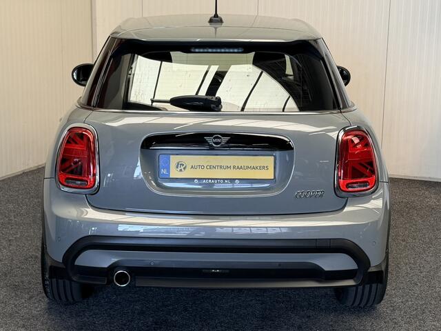 Mini COOPER 5-DEURS 1.5 CLASSIC NAVIGATIE CRUISE CONTROL CLIMATE CONTROL BLUETOOTH TELEFOON APPLE CARPLAY/ANDROID 17" LICHTMETALEN VELGEN PDC ZEER MOOI !!