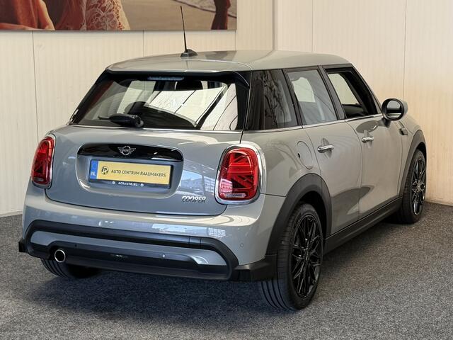 Mini COOPER 5-DEURS 1.5 CLASSIC NAVIGATIE CRUISE CONTROL CLIMATE CONTROL BLUETOOTH TELEFOON APPLE CARPLAY/ANDROID 17" LICHTMETALEN VELGEN PDC ZEER MOOI !!