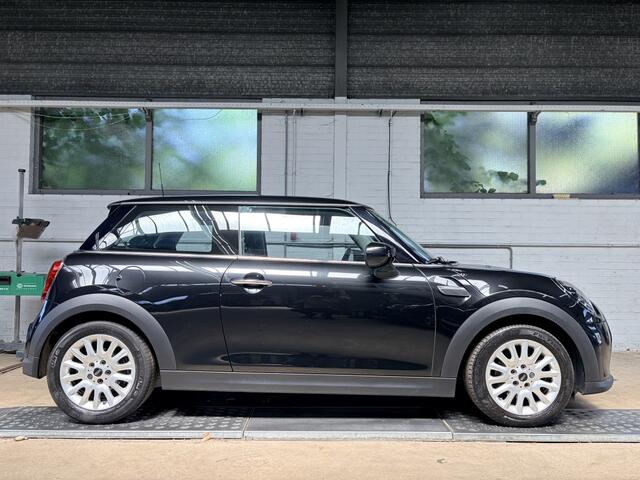 Mini COOPER 1.5 Essential Automaat Cruise Clima Navigatie Carplay
