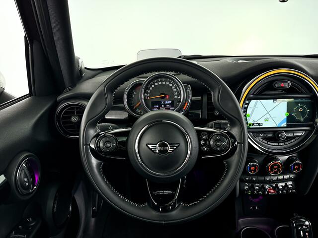 Mini COOPER 5-Deurs 1.5 Chili | Parkeersensoren | Stoelverwarming | Cruise control | Head-up display | Harman Kardon