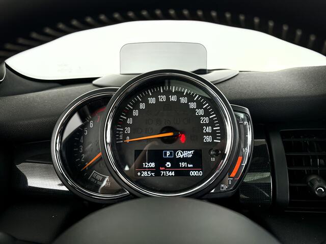 Mini COOPER 5-Deurs 1.5 Chili | Parkeersensoren | Stoelverwarming | Cruise control | Head-up display | Harman Kardon