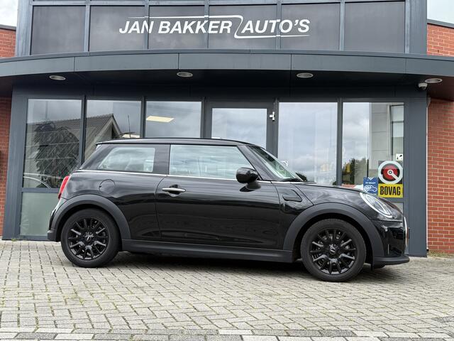Mini COOPER 3-Deurs 1.5 Business Edition ? Navigatie ? Sportstoelen ? LED UK Achterlicht