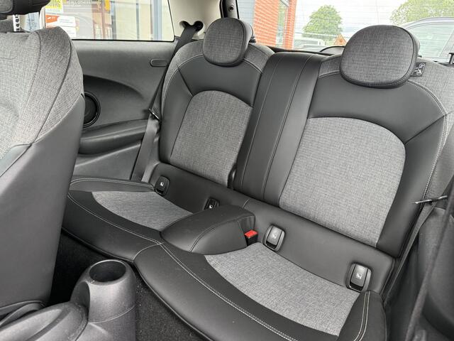 Mini COOPER 3-Deurs 1.5 Business Edition ? Navigatie ? Sportstoelen ? LED UK Achterlicht