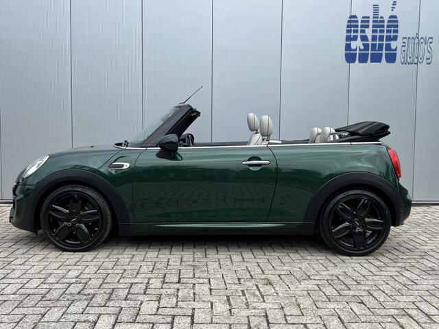Mini COOPER Cabrio 1.5 136 pk Automaat JCW Navigatie Head-Up Display Harman Kardon Audio Sportstoelen leder Stoelverwarming Led Koplampen 18 Inch Velgen Parkeersensoren NL Auto John Cooper Works Pakket