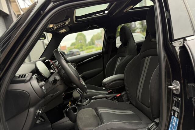 Mini COOPER 5-Deurs 1.5 Dalston JCW pakket | Panodak | Kuipstoelen | Sfeerverlichting | Stoelverwarming