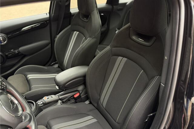 Mini COOPER 5-Deurs 1.5 Dalston JCW pakket | Panodak | Kuipstoelen | Sfeerverlichting | Stoelverwarming