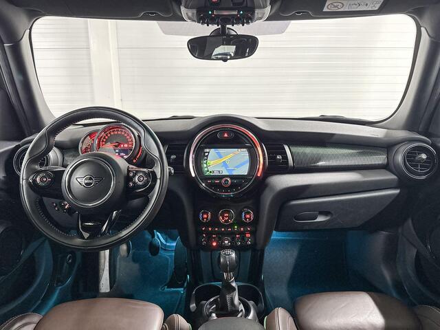 Mini COOPER 5-Deurs | Parkeerassistent | MINI Driving Modes | Stoelverwarming |