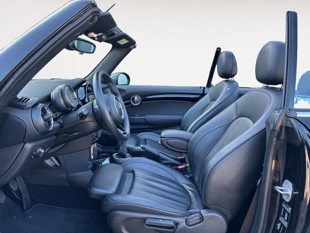Mini COOPER Cabrio 1.5 Chili | NL-Auto | JCW Pakket | Camera | Navigatie | Vol-leder | PDC | Stoelverw. |