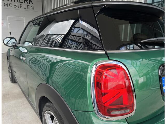 Mini COOPER 3-Deurs 1.5 60 Years Edition | AUTOMAAT | HEAD-UP DISPLAY | LEDER | SCHUIF/KANTELDAK | CARPLAY/ANDROID | HARMAN/KARDON | NAVI | CRUISE CONTROL | PDC V+A | CLIMATE CONTROL | LMV 17'' | STOELVERWARMING | KEYLESS | LED | BLUETOOTH