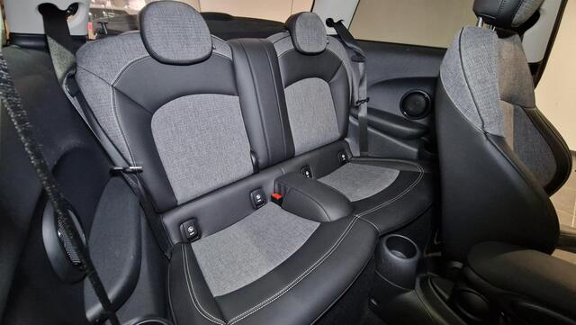 Mini COOPER 3-Deurs 1.5 Chili | Navigatie | Camera | Stoelverwarming voor | PDC voor + achter |