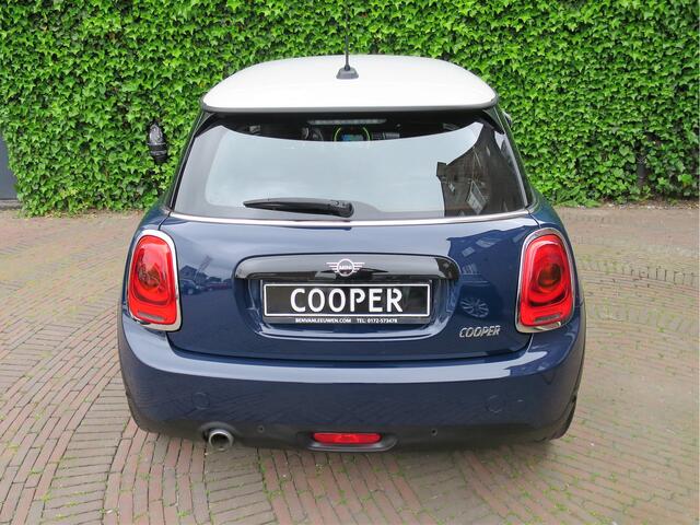 Mini COOPER 1.5 Pepper F56 LCI met Navi, Apple CarPlay, Leer, PDC en 16"