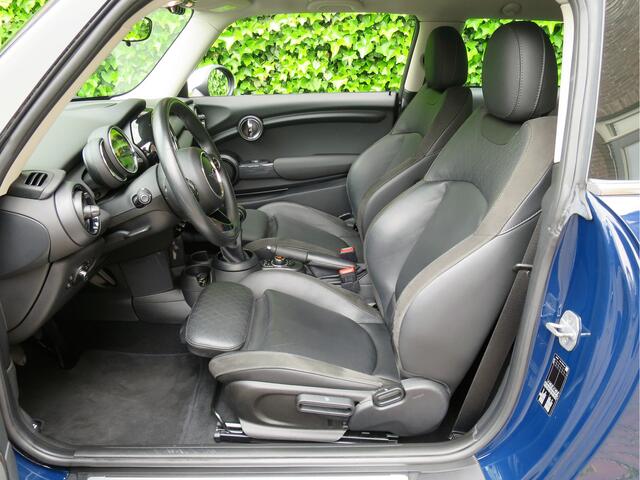 Mini COOPER 1.5 Pepper F56 LCI met Navi, Apple CarPlay, Leer, PDC en 16"