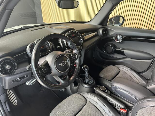 Mini COOPER 5-Deurs 1.5 Serious Business Mini 1.5 Cooper Serious Business King Cross uitvoering | JCW pakket | Camera