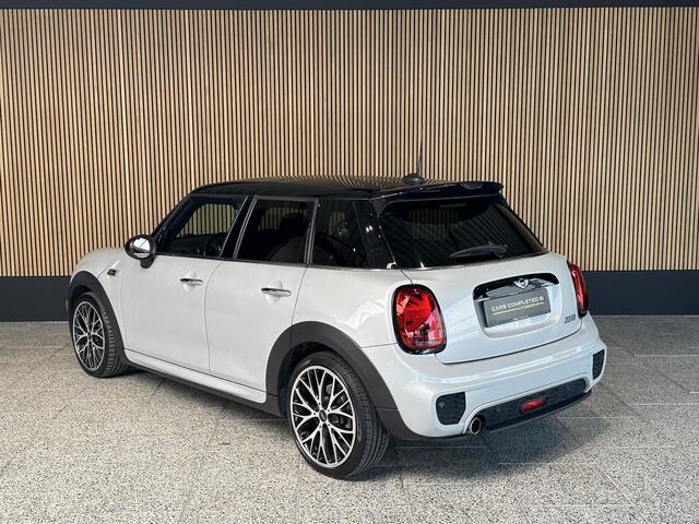 Mini COOPER 5-Deurs 1.5 Serious Business Mini 1.5 Cooper Serious Business King Cross uitvoering | JCW pakket | Camera