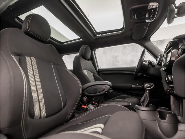 Mini COOPER Mini 1.5 Sport Automaat (PANORAMADAK, JCW PACK, NAVIGATIE, CLIMATE, ZWART HEMEL, SPORTSTOELEN, PARKEERSENSOREN, CRUISE, NIEUWE APK, NIEUWSTAAT)