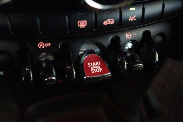 Mini COOPER 5-Deurs 1.5 Business Edition | 5 DRS | NAVI | AIRCO | PDC ACHTER | CRUISE |