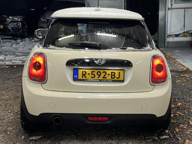 Mini COOPER 3-Deurs 1.5 Pepper Serious Business 136PK 4-2017 2e EIG *78.447 KM*!! NW APK !!