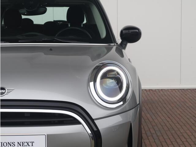 Mini COOPER 5-Deurs 1.5 Camden Edition Cruise Control/ LED-koplampen/ Navigatie /