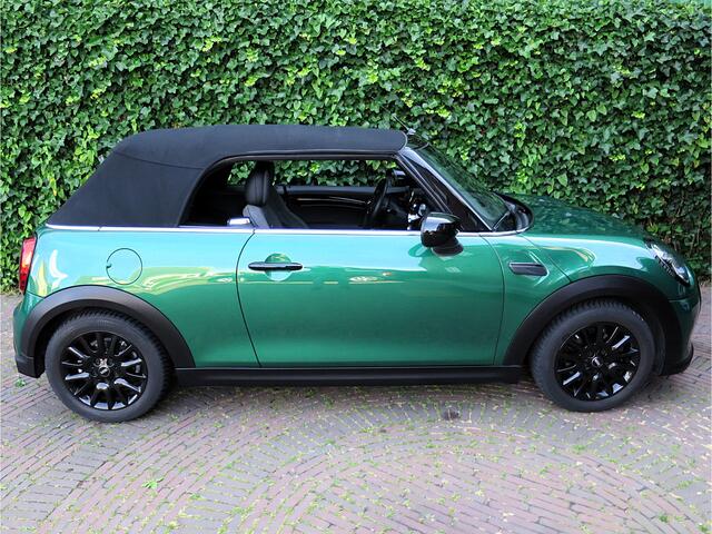 Mini COOPER Cabrio 1.5 Classic F57 LCI2 aut met Navi, A.cam, Head-up, Apple CP, DAB en 16"