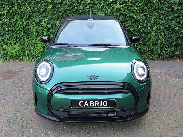 Mini COOPER Cabrio 1.5 Classic F57 LCI2 aut met Navi, A.cam, Head-up, Apple CP, DAB en 16"
