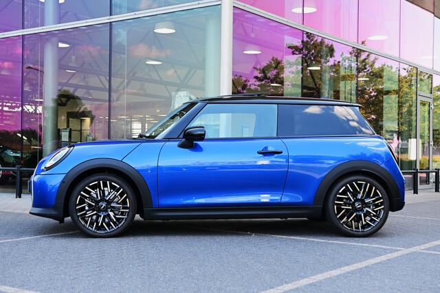 Mini COOPER Hatchback C Automaat / Favoured / Pakket XL / 18" Night Flash Spoke 2-tone