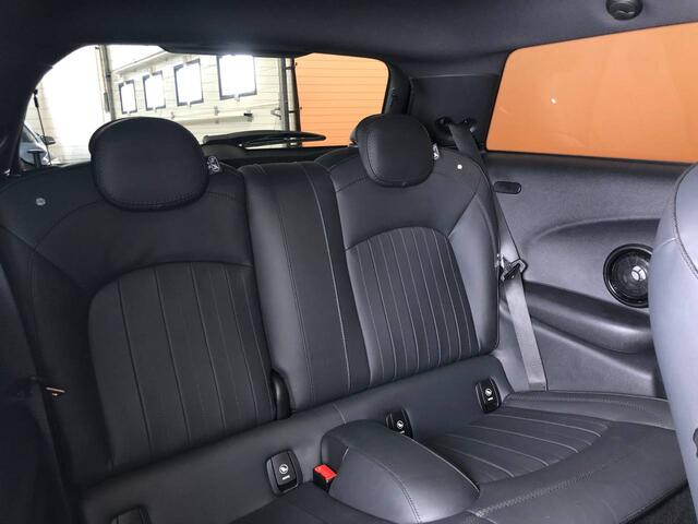 Mini COOPER 3-Deurs 1.5 60 Years Edition NL auto sportstoelen | leer | navi | led | harman kardon | pano dak | head up | dealer onderhouden