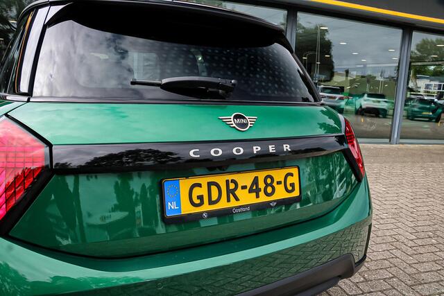 Mini COOPER 3-Deurs 1.5 C Favoured L PANO / 360 CAM. / H&K / HEAD UP