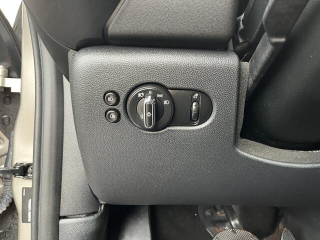 Mini COOPER Cabrio 1.5 Salt Airco Cruise control Stoelverwarming Stuurwiel multifunctioneel Telefoonverbinding Navigatiesysteem 4-Persoons