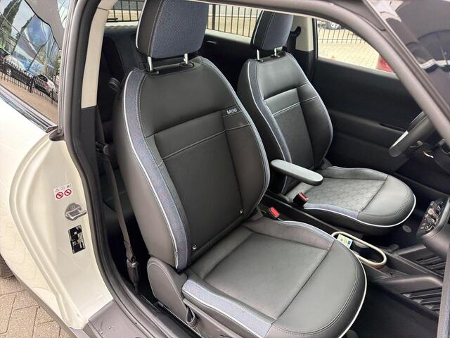 Mini COOPER 3-Deurs E | Pakket L | 40.7 kWh | Panorama | Head-Up | 18" | Harman Kardon |