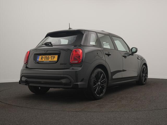 Mini COOPER 5-Deurs 1.5 Camden Plus Edition - RIJKLAARPRIJS - Automaat - Achteruitrijcamera - Head-Up Display - Elektrisch Glazen Panoramadak