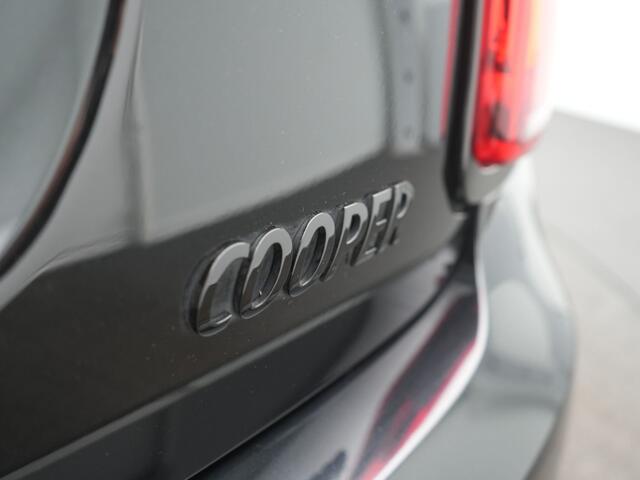 Mini COOPER 5-Deurs 1.5 Camden Plus Edition - RIJKLAARPRIJS - Automaat - Achteruitrijcamera - Head-Up Display - Elektrisch Glazen Panoramadak